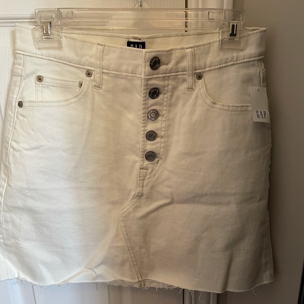 NWT - Gap white jean skirt size 2/26